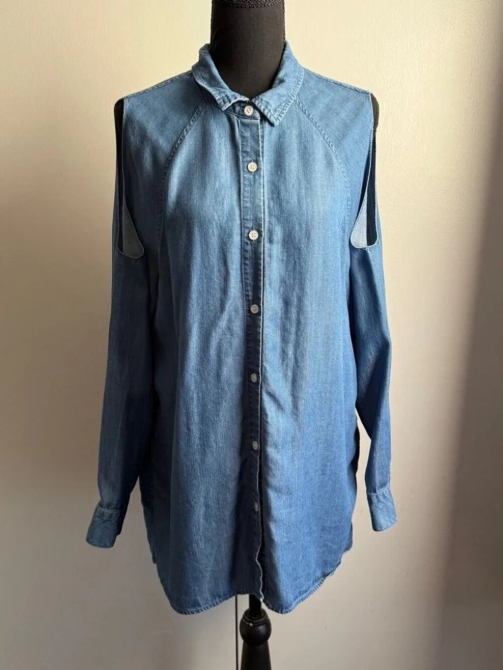 Chelsea & Theodore Chambray Button Down Cold-Shoulder Top Women’s Size Large